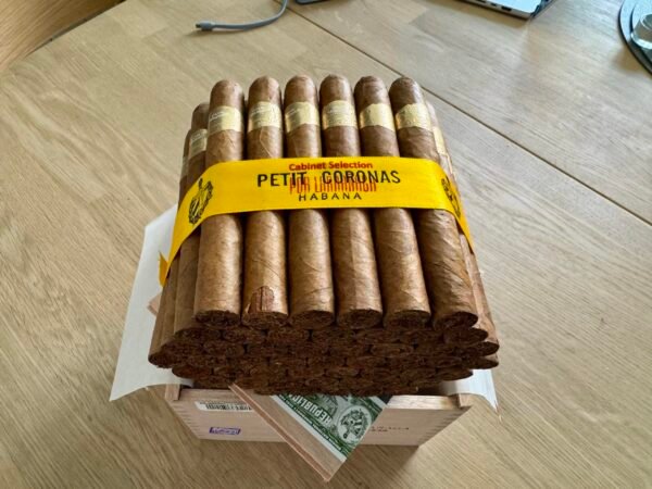 POR LARRANAGA PETIT CORONAS