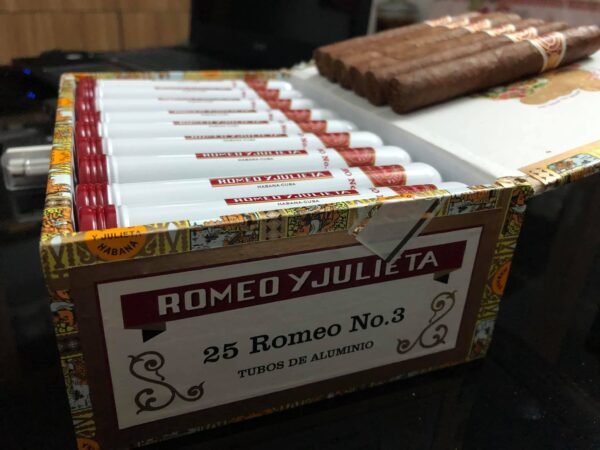 ROMEO Y JULIETA NO. 3 TUBOS