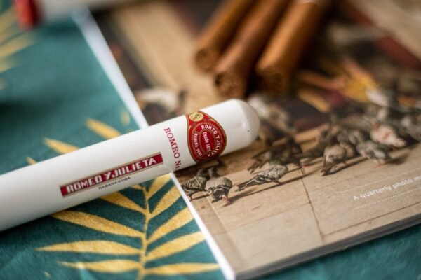 ROMEO Y JULIETA NO. 3 TUBOS