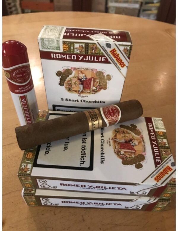 img_2168 ROMEO Y JULIETA SHORT CHURCHILL TUBOS
